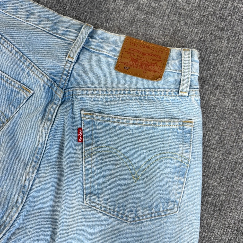 Levis 501 Jeans Womens 27x32 Blue Denim PREMIUM Light Wash High Rise Button Fly